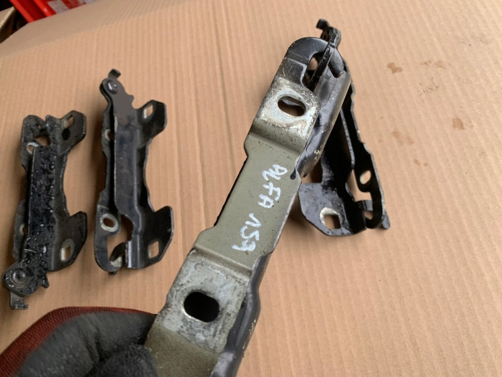 Петля капот перед левый правый alfa 159 комплект оригинал прямые Цена