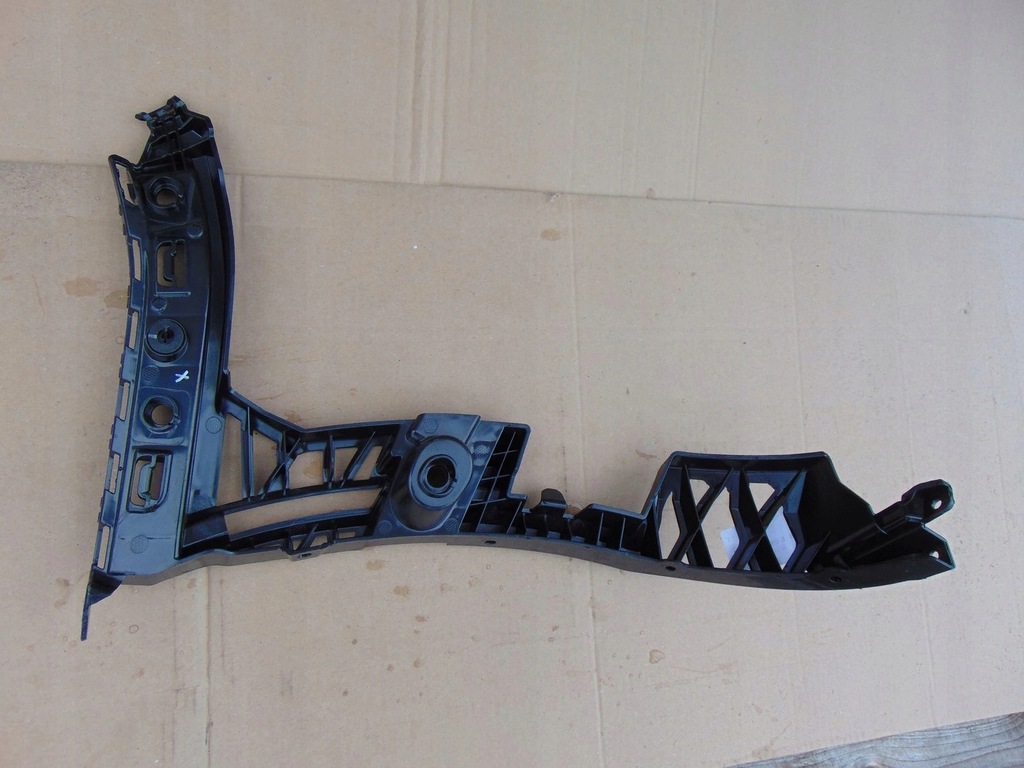 фото №8, Направляющая кронштейн бампера правый задняя mercedes w177