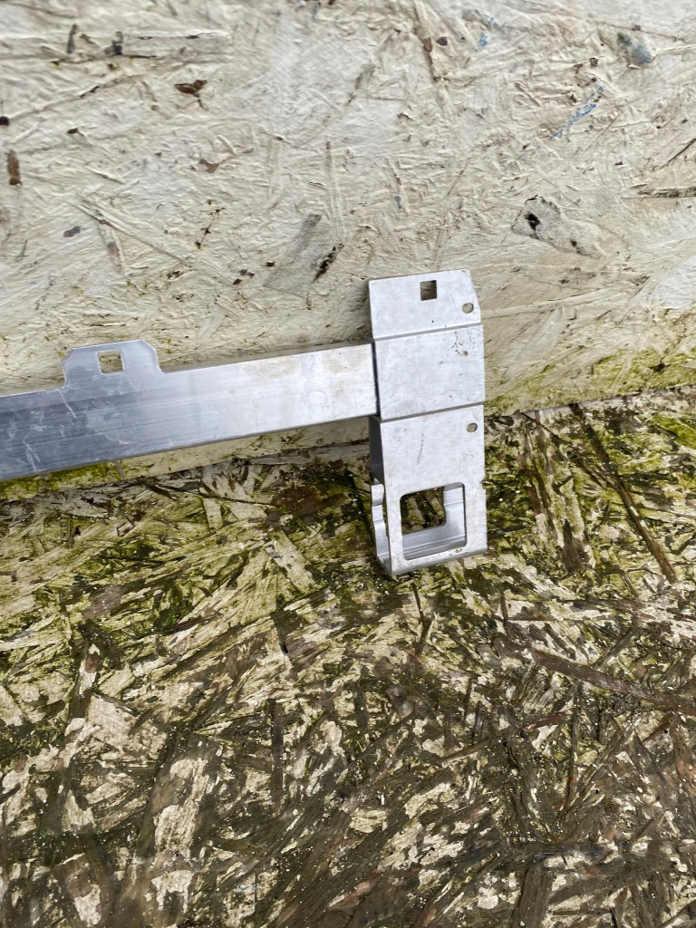 Балка под радиатор bmw x1 f48 x2 f39 f40 mini новая 51117301605 Цена