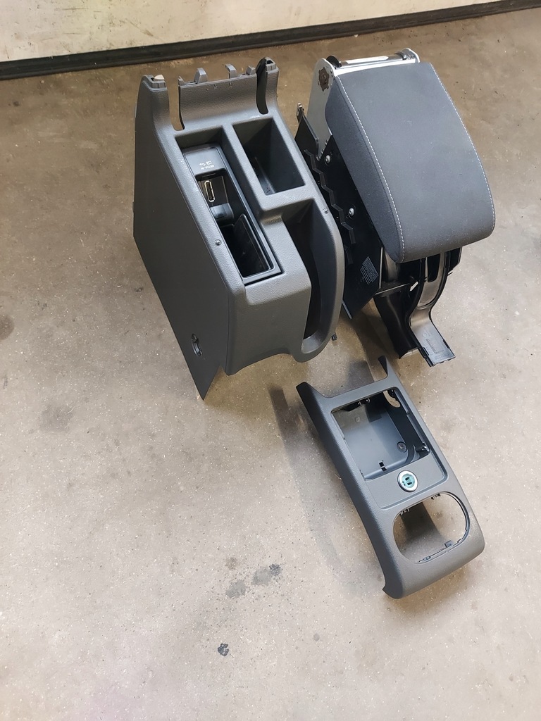 фото №5, Подлокотник vw tiguan 5n0 golf plus mediain aux 5m0864207f