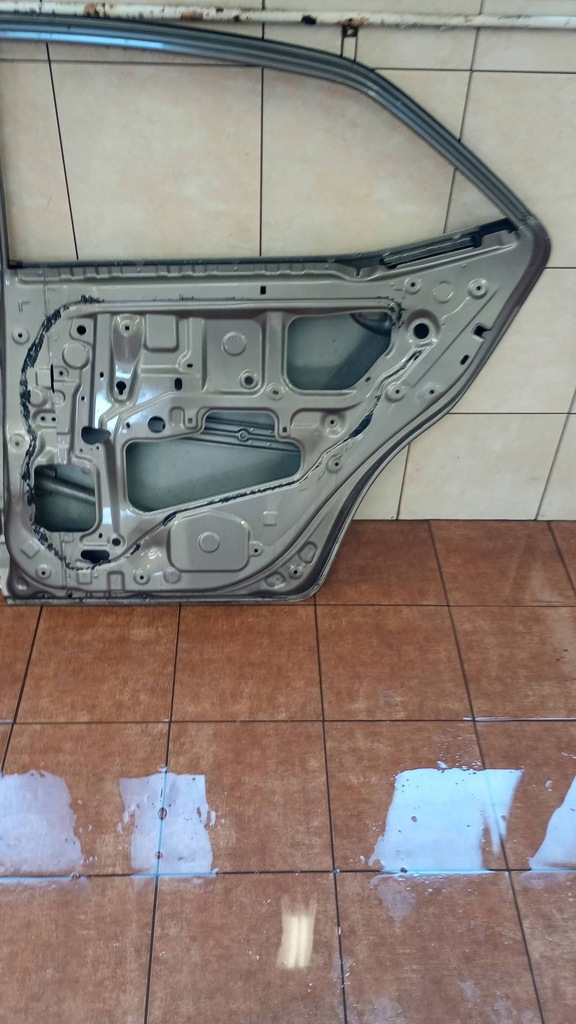 фото №12, Toyota corolla e16 e18 sedan 13-19 дверь правый задняя задние правое kol 4v8 c505