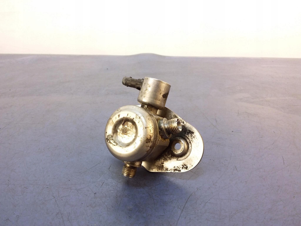 Купити Bmw x5m f85 4.4 насос паливна 8604232