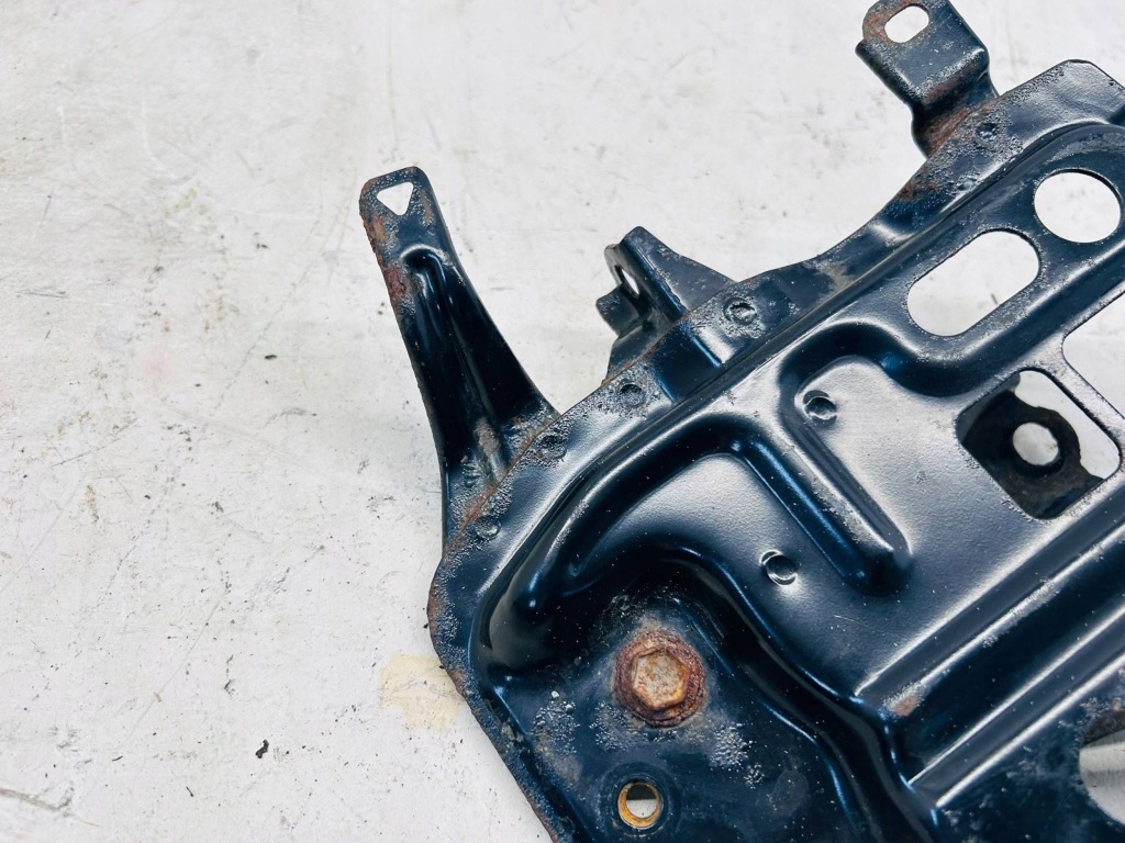 Avensis t27 бензин основание металлическая аккумулятор в Украине