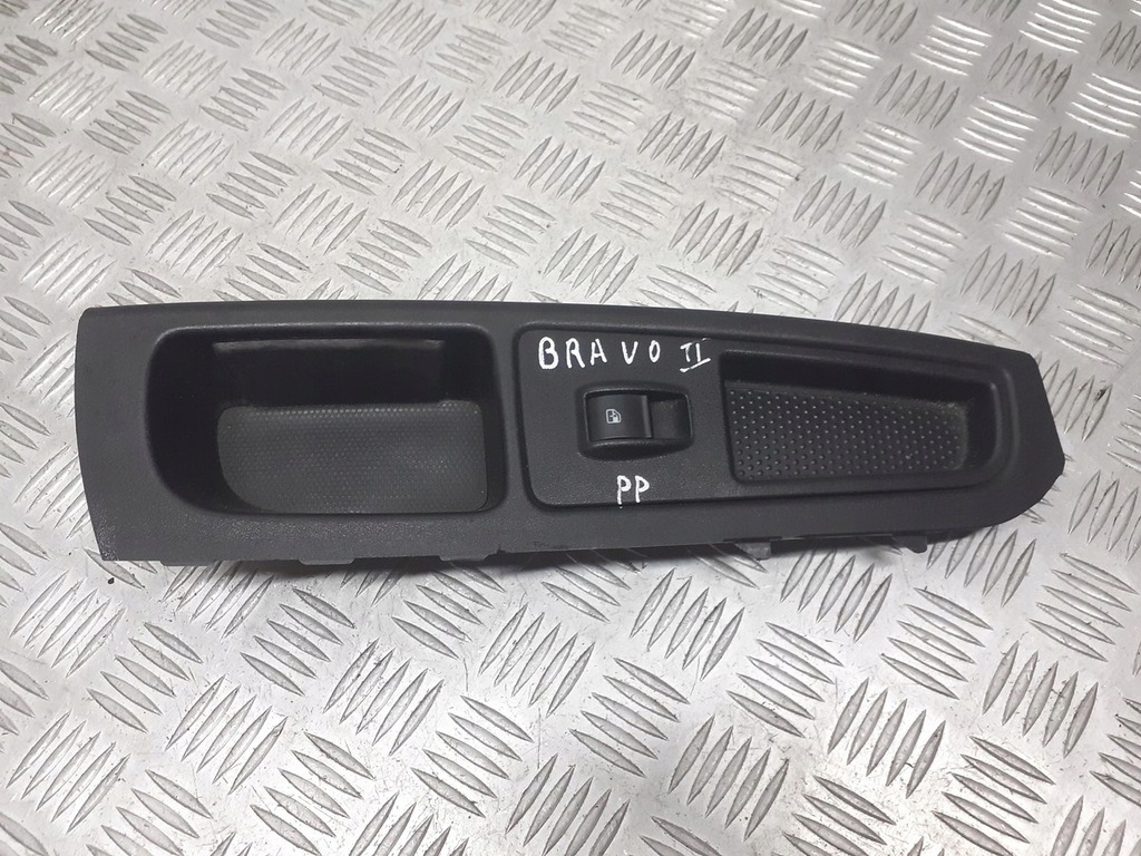 фото №1, Панель стекло пассажира правый перед fiat bravo ii