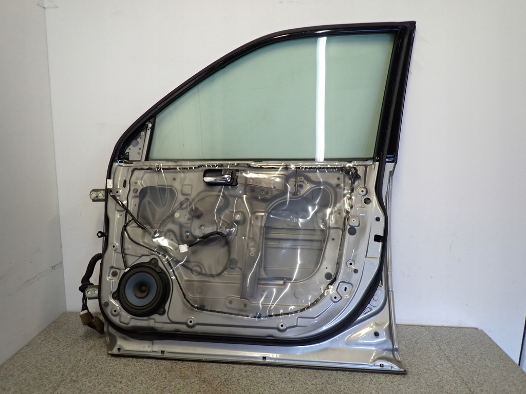 фото №10, Nissan x-trail t30 01-06 дверь передний правое