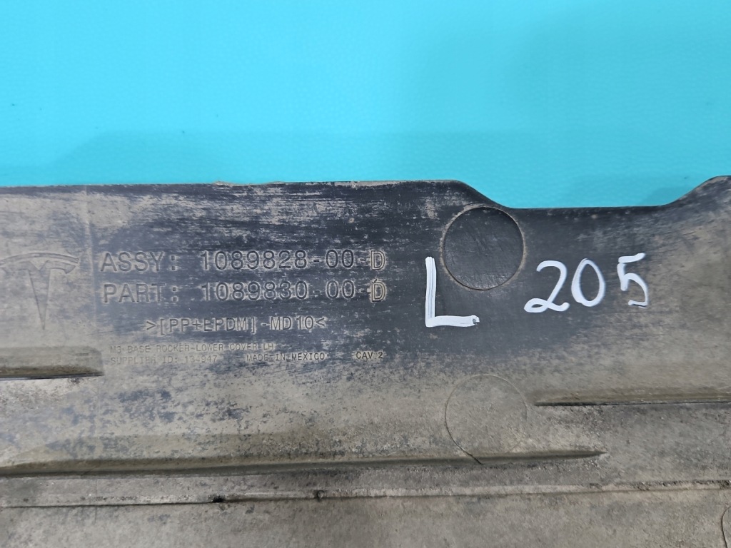 Молдинг поріг ліва поріг накладка tesla model 3 2017- 1089828-00d Доставка