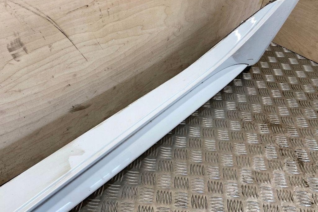 фото №12, Накладка порог левая jaguar xe x760 gx7m101d57a 2.0l дизель 132kw 2016