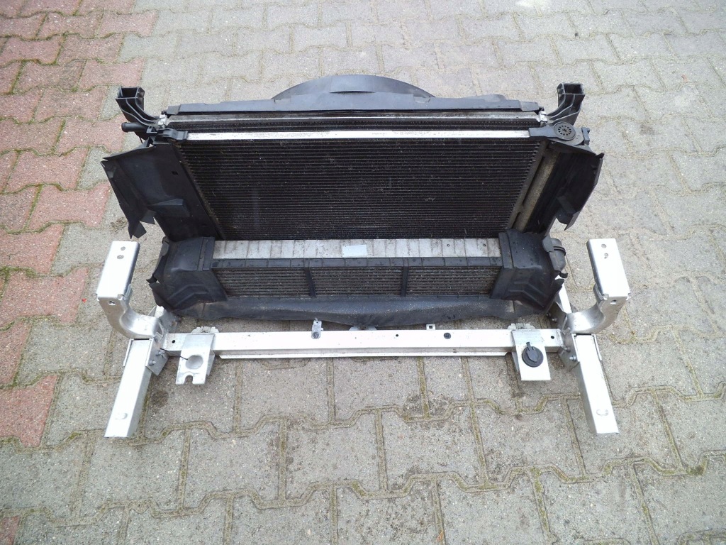 фото №1, Mercedes gla156 комплект радиатор с балка pod радиатор