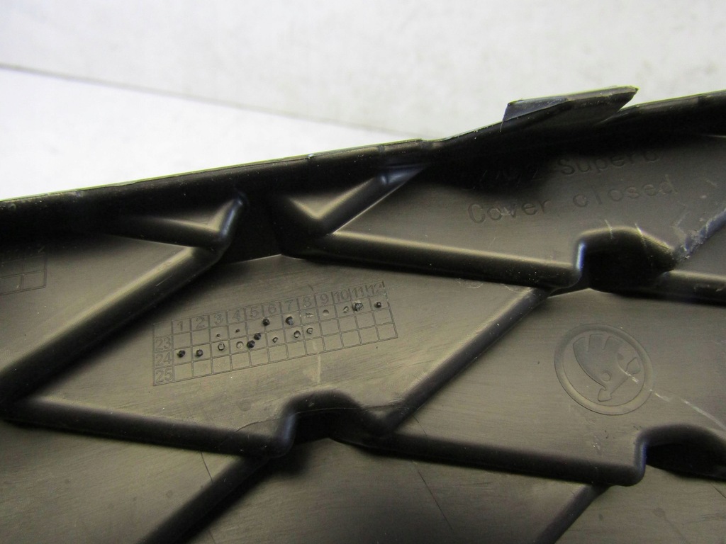 фото №8, Skoda superb iv решітка права перед 3p0853666