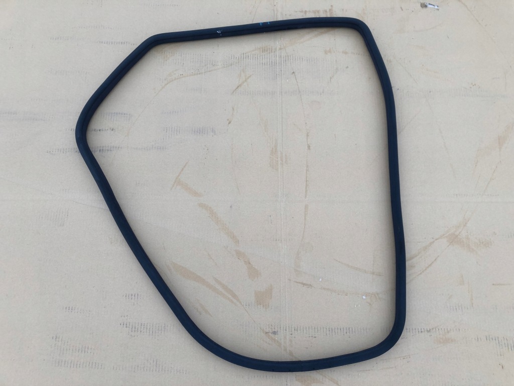 фото №1, Права задня прокладка двері mercedes w203 kombi pt