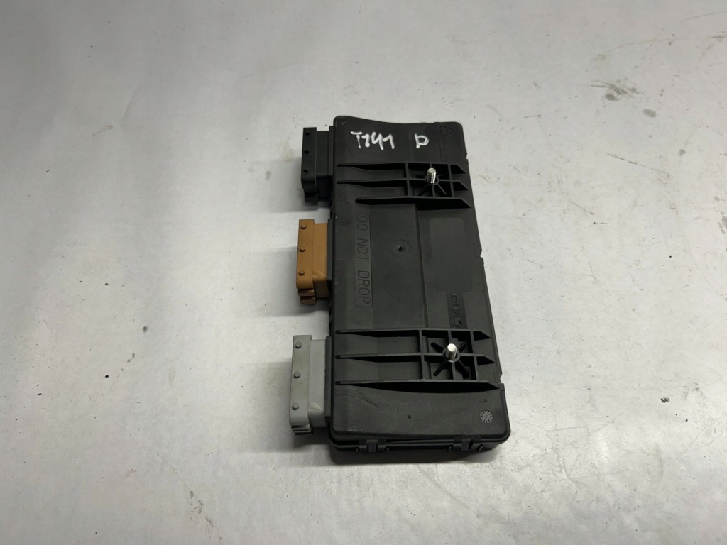 Tesla model x модуль сиденье 106811600b 2017 Киев