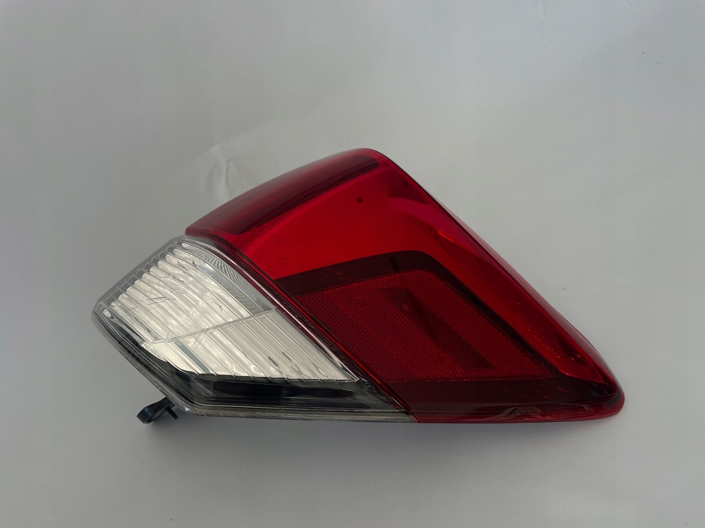 фото №1, Subaru forester v лампа задняя правая 84201sj020