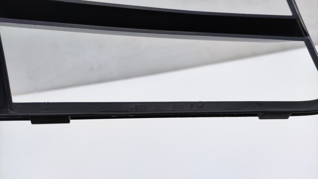 Audi a4 b7 s line 8e0 решітка бампера рамка протитуманної фари ліва перед kr134 Київ