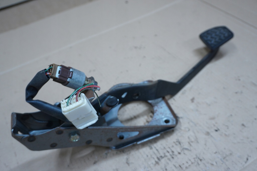фото №7, Toyota rav4 педаль гальма 2,0 vvti 00-05r eu