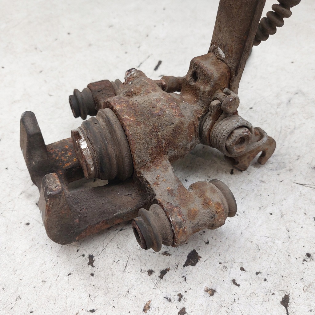 фото №6, Kia carens ii 2 супорт гальмівний правий задня чавунний