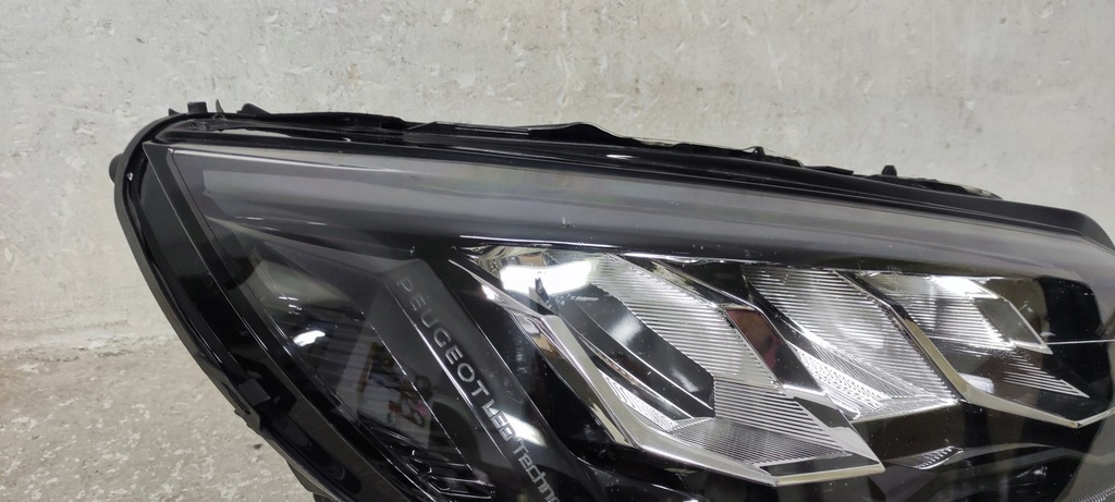 фото №13, Peugeot 208 ii 2008 ii лампа правый перед передняя