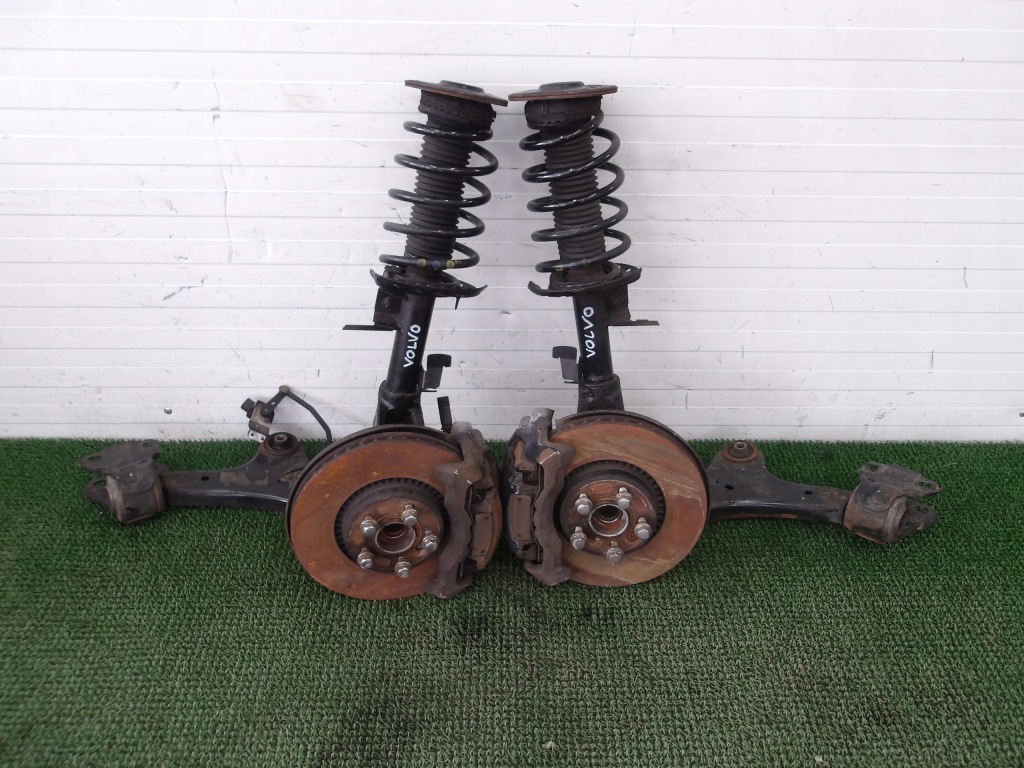 фото №1, Volvo v70 iii 2.4 d5 mcperson поворотный кулак правая левая