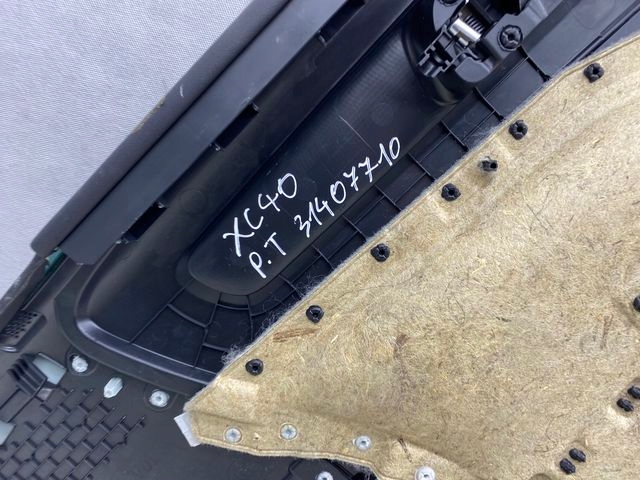 фото №5, Volvo xc40 обшивка двері правий задня 31407710