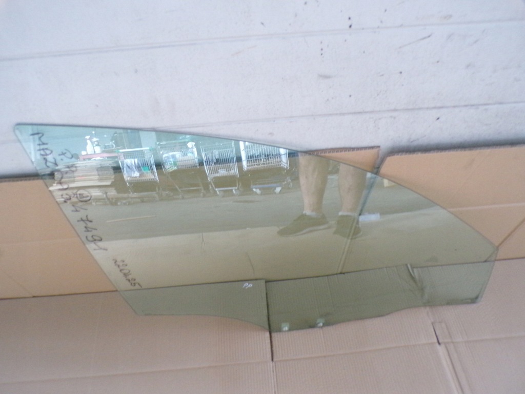 фото №1, Mazda 3 стекло правый перед 5 дверная