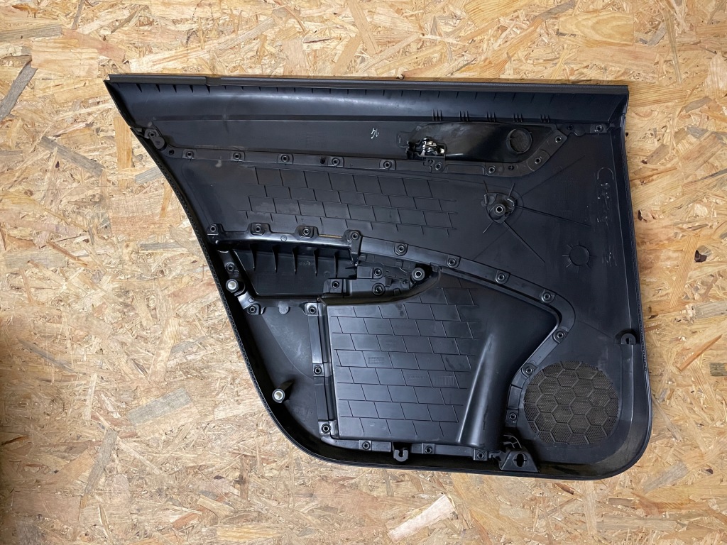 фото №4, Обшивка двері правий задня задній skoda rapid sedan