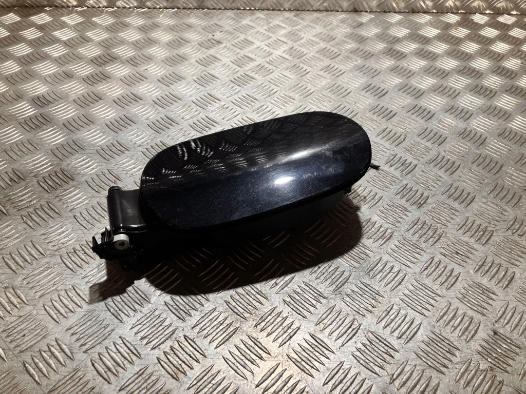 Купить Крышка заливной топлива mercedes c klasa w205 sedan 14-