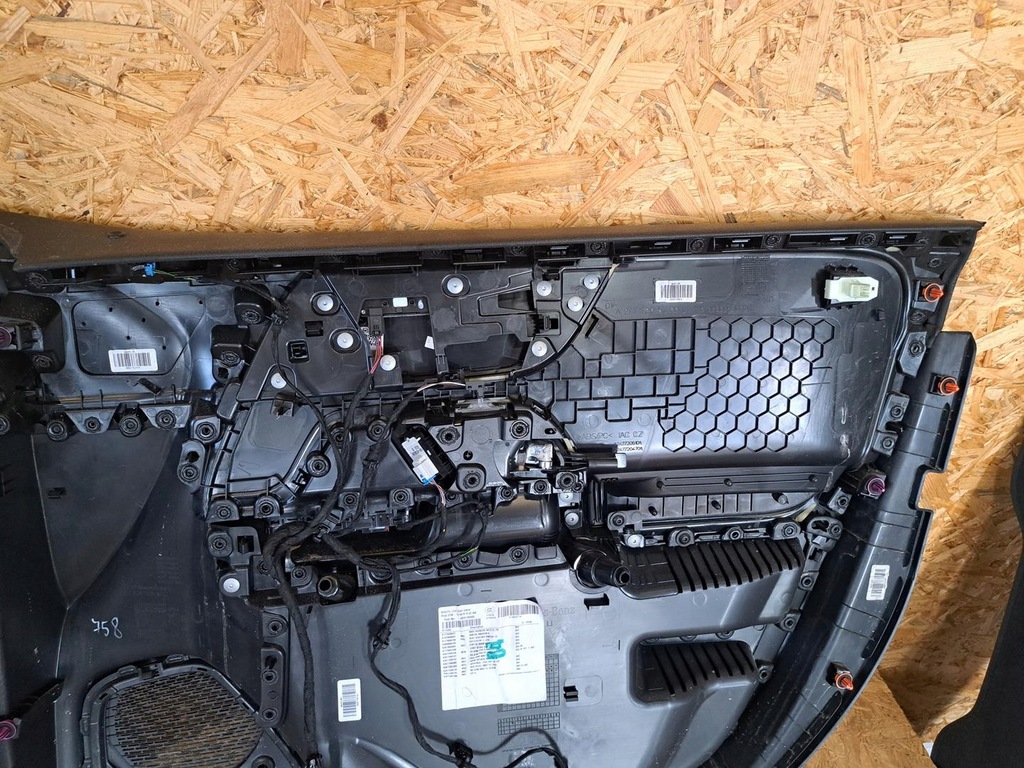 фото №7, Mercedes w247 b-klasa обшивка лівий перед передній