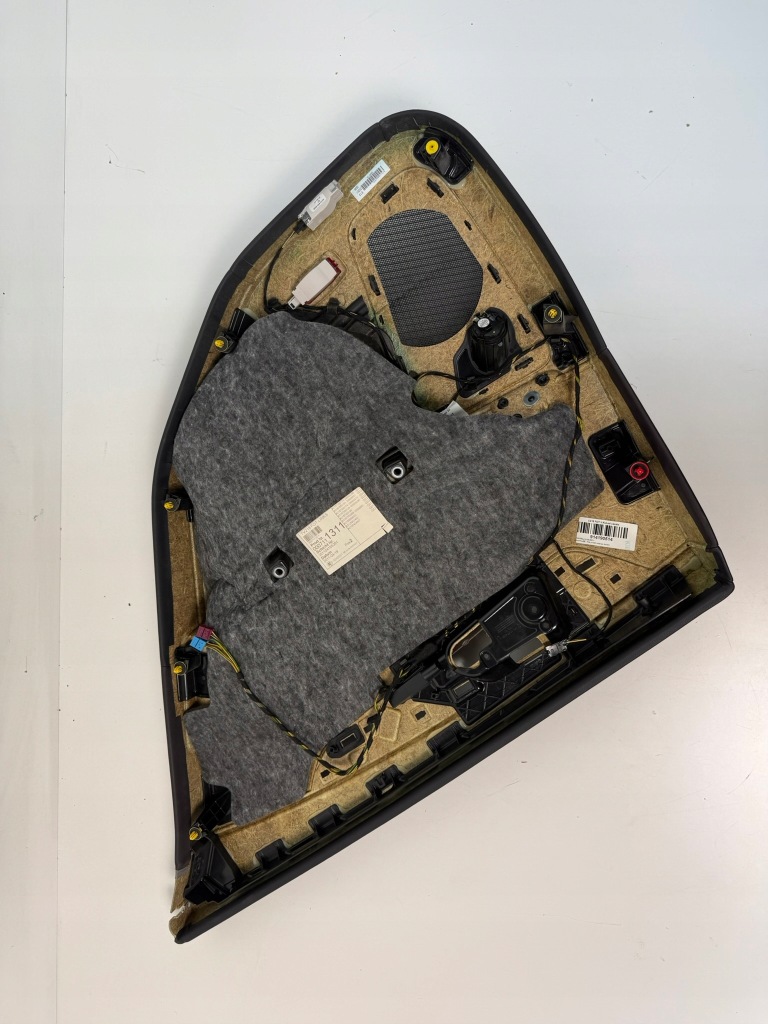 Mercedes w218 cls обшивка задний левый в Украине