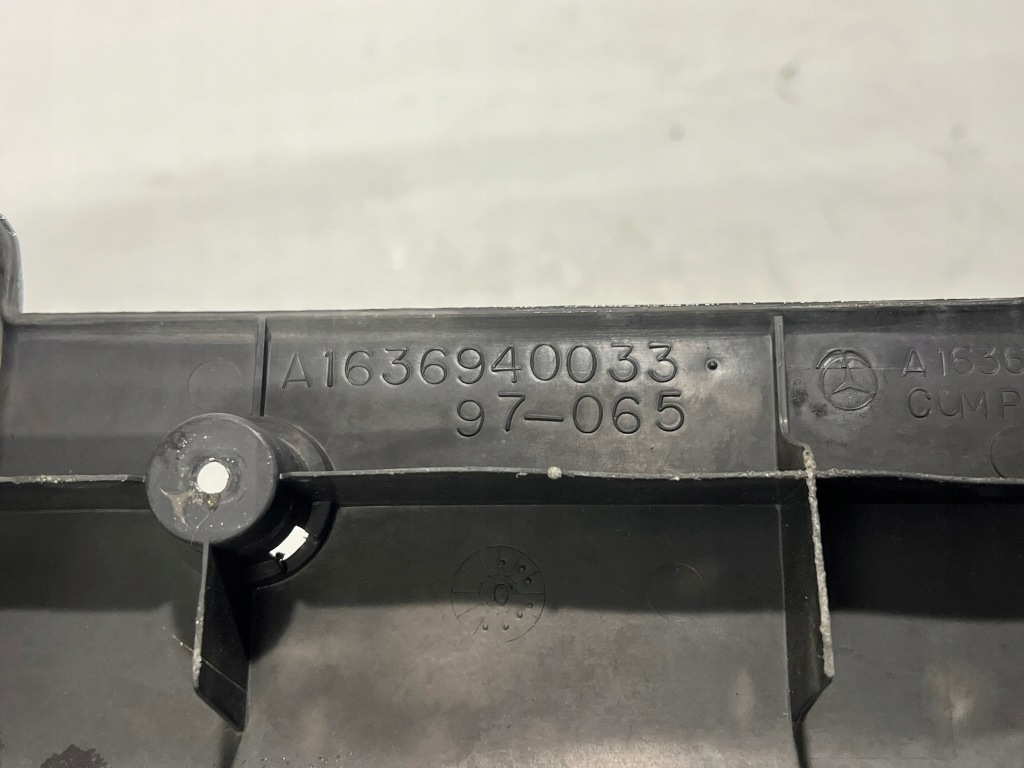 Купити A1636940033 молдинг накладка поріг багажника mercedes ml w163