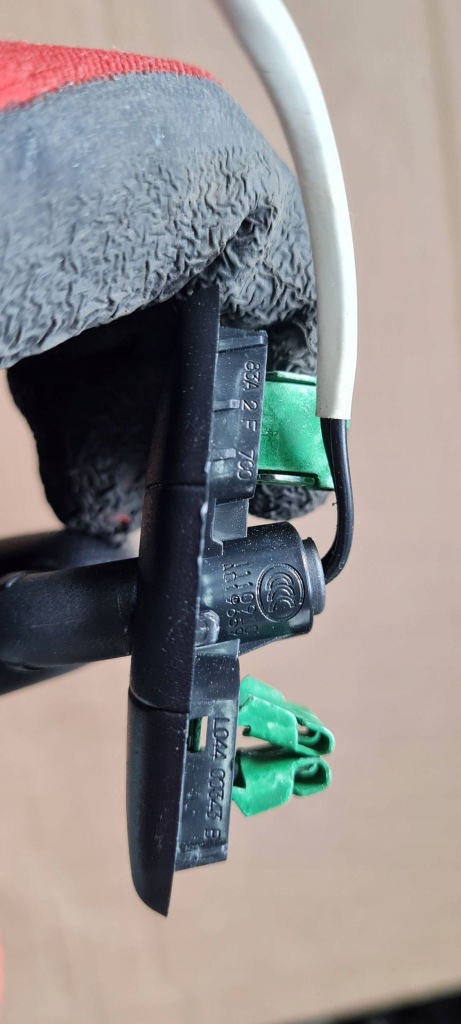 Q3 83a накладка сонцезахисна козирок права правий перед sline 83a857552f Недорого