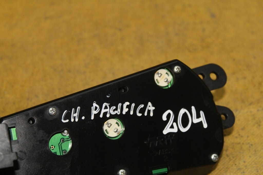 фото №8, Годинник приладова панель p05082043ab pacifica i