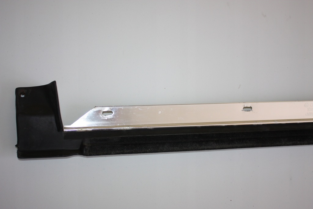 фото №7, Audi a6 c4 молдинг уплотнитель стекло дверь хром