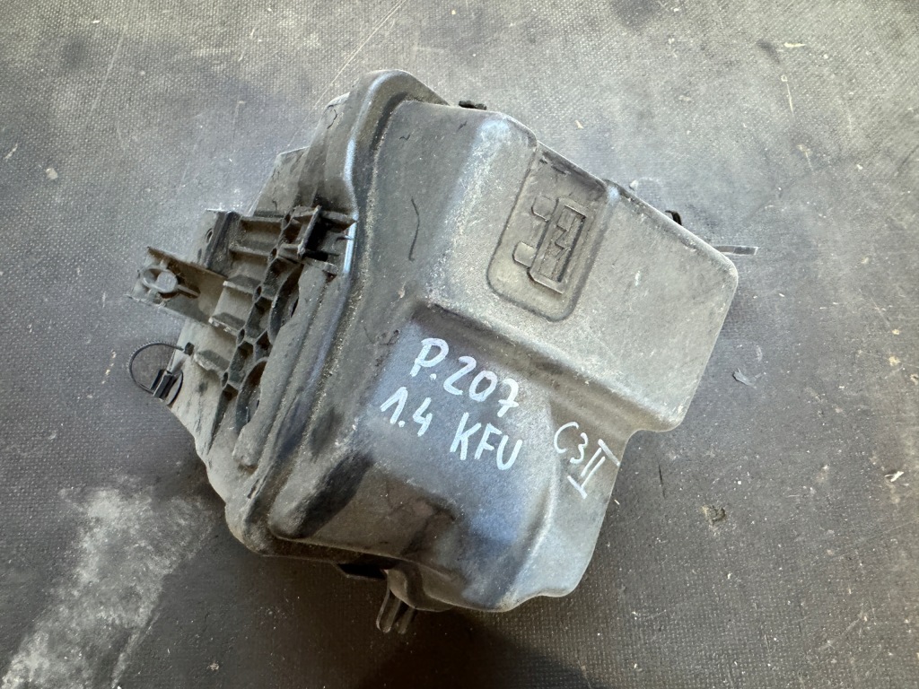 Купити Peugeot 207 1.4 kfu корпус коробка запобіжників