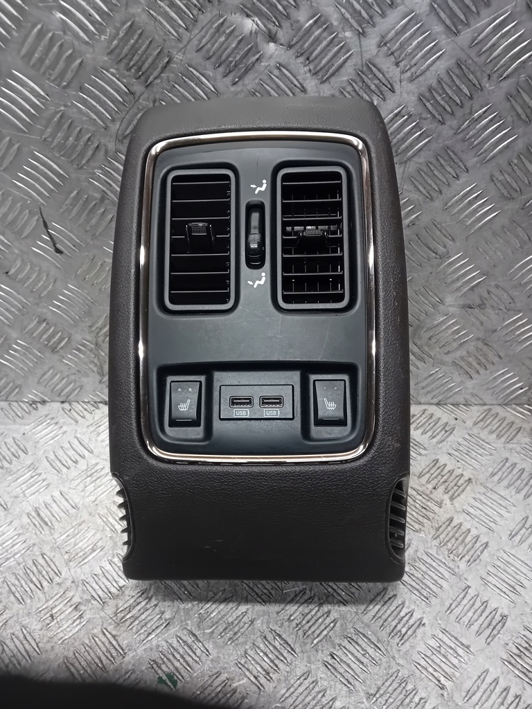фото №1, Jeep wk2 воздуховод задняя решётки обдув usb 68145567aa коричневый