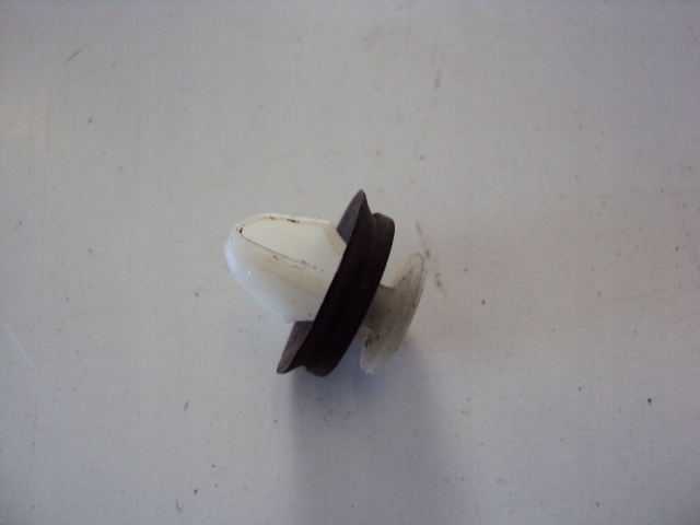 фото №2, Клипсы порог citroen ds5 комплект