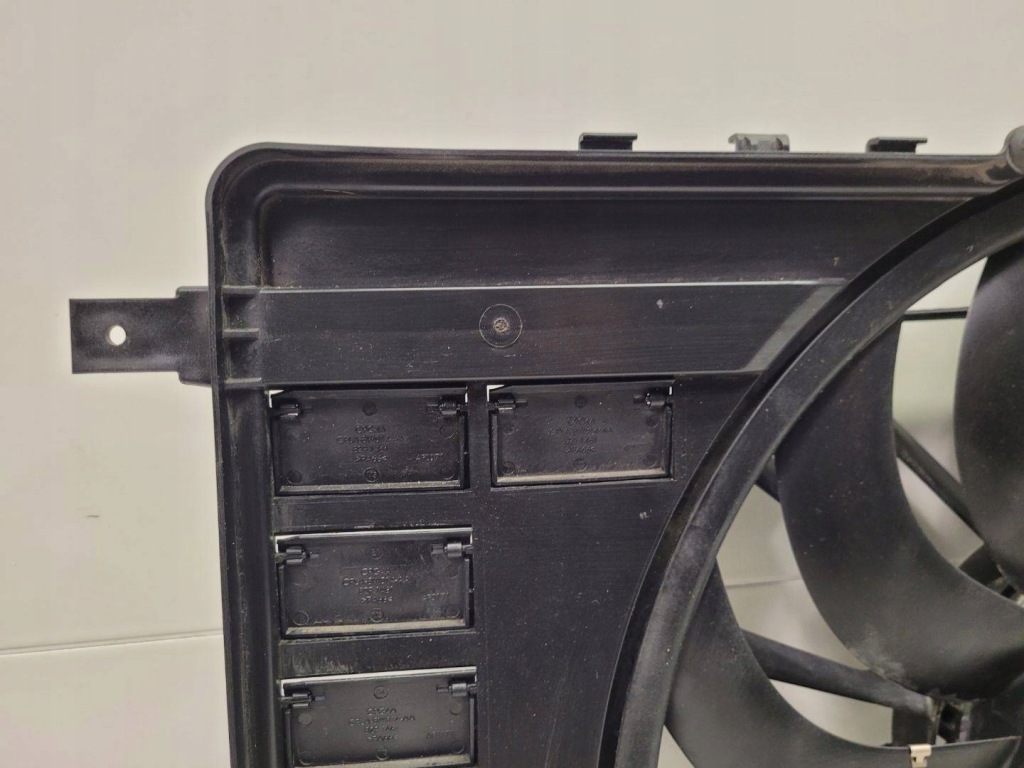 Купить Вентилятор радиатора land rover discovery sport 2017 gj32-8c607-bb