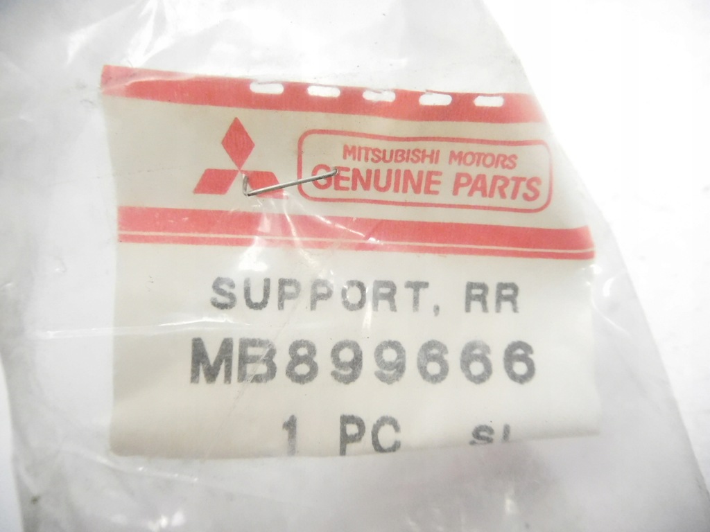 фото №7, Кронштейн полка задняя mitsubishi colt оригинальный номер mb899666