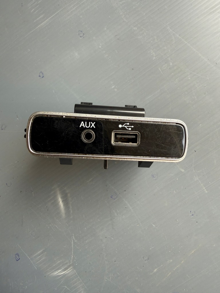 Купити Port usb роз'єм abarth 500 рестайлінг  735628336