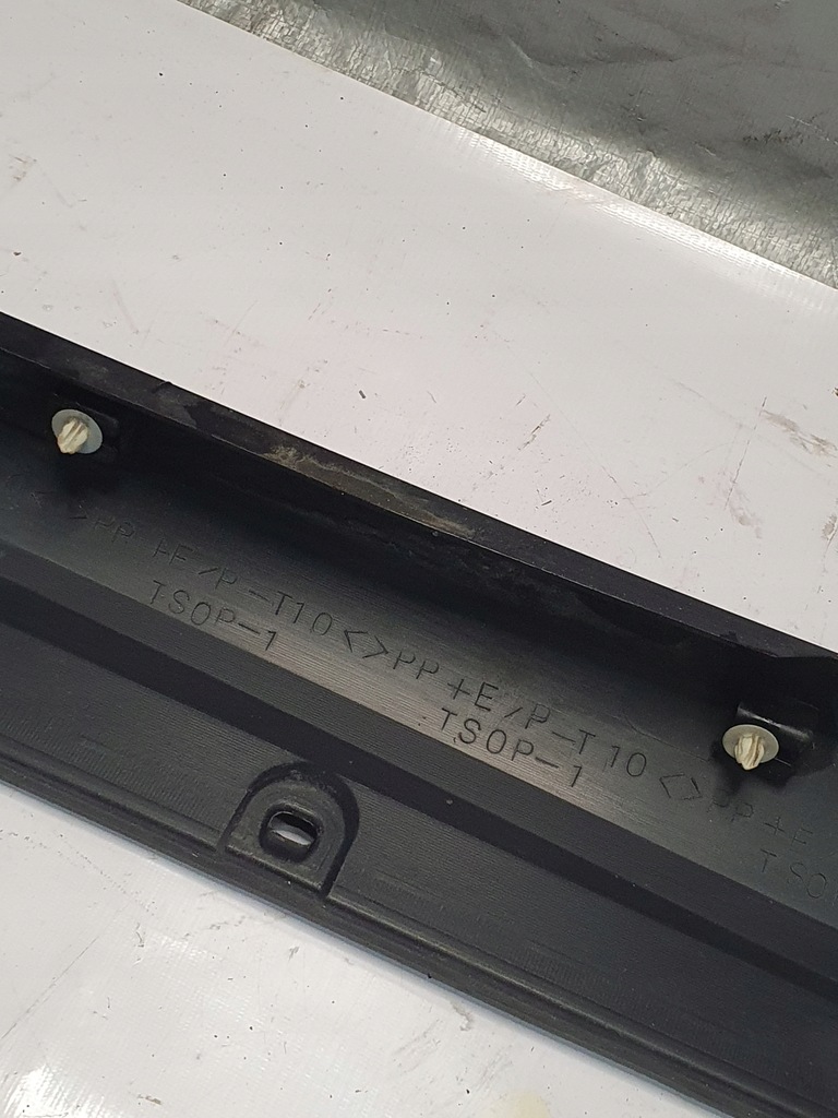 фото №11, Молдинг порог правая toyota celica vii 99-05r.