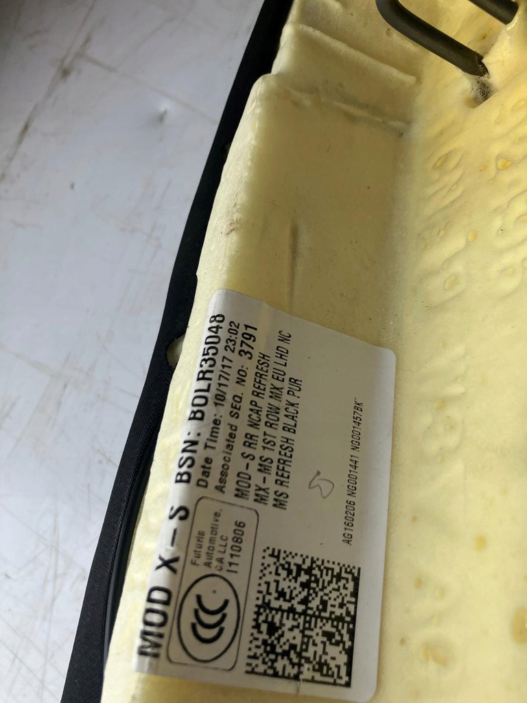 фото №5, Обшивка защита сиденье правый задняя tesla model s кожа