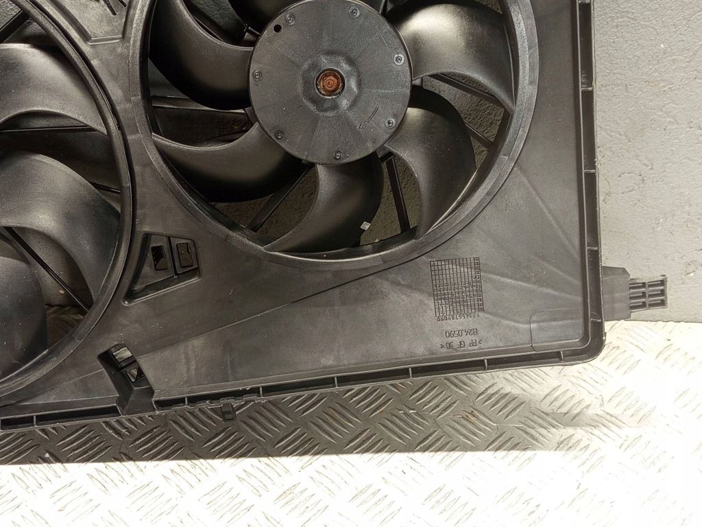 Renault оригінальний номер 214815872r master 3 вентилятори радіатор Оригінал