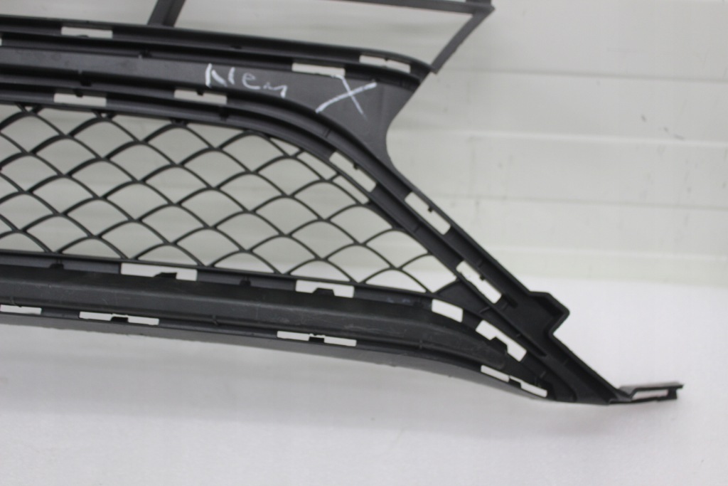 Mercedes e w212 63 amg середня решітка бампера a2128850424 Зі Шроту