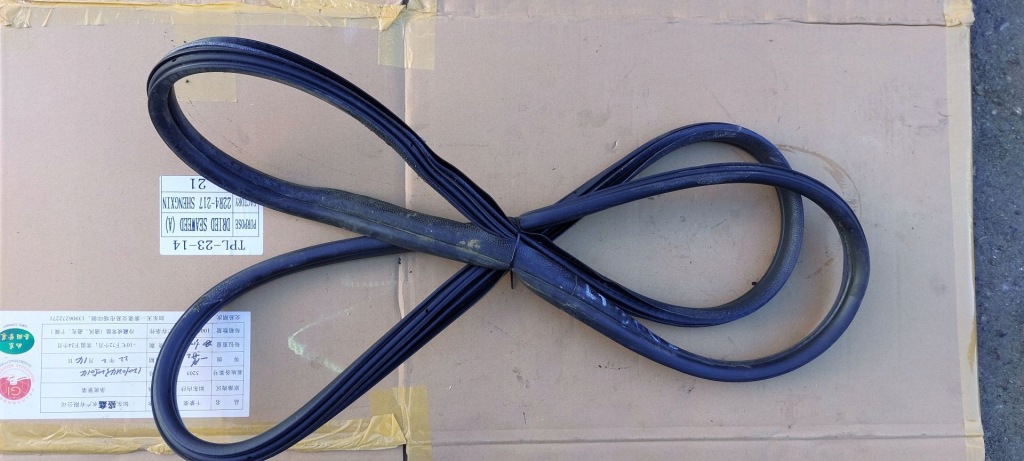 фото №1, Прокладка дверь левый задняя peugeot 3008 09-2016