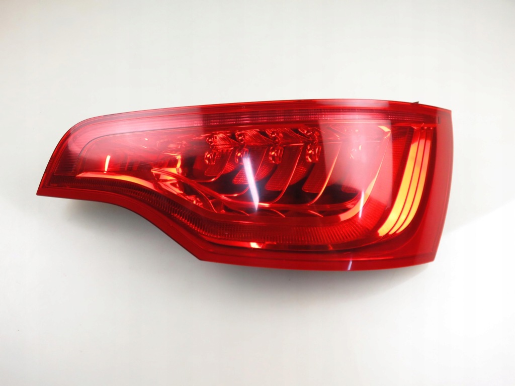 фото №1, Лампа правая задняя audi q7 4l 4l0945094f