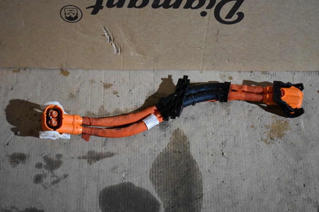 фото №1, Провода питающие wysokiego напряжения porsche taycan 1