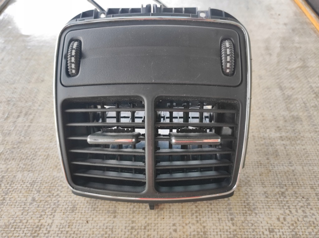 фото №1, Mercedes cls c219 решётка обдув задняя 2118302154