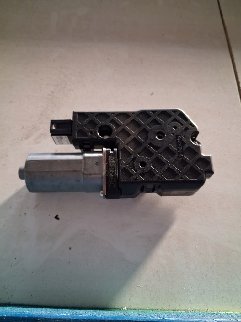 фото №1, Mercedes gla h247 моторчик люк 1763733b