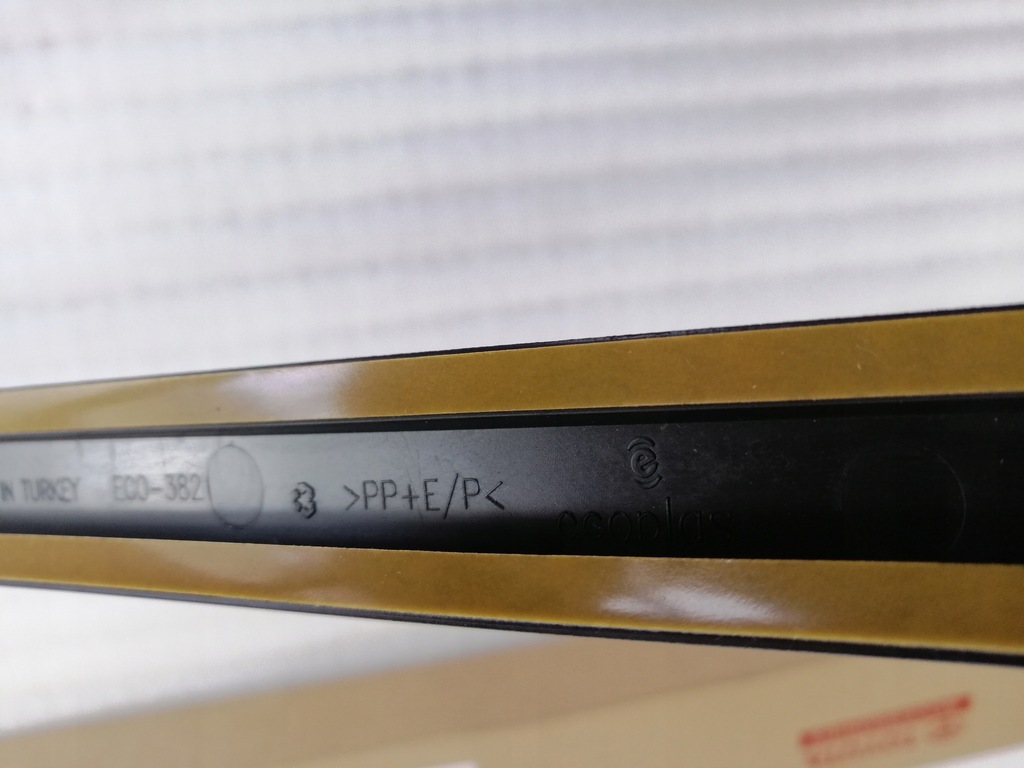 фото №8, Toyota corolla молдинг двері права