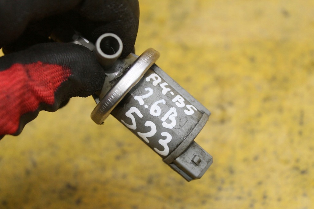 фото №7, Клапан вакуумa a4 b5 070133517e