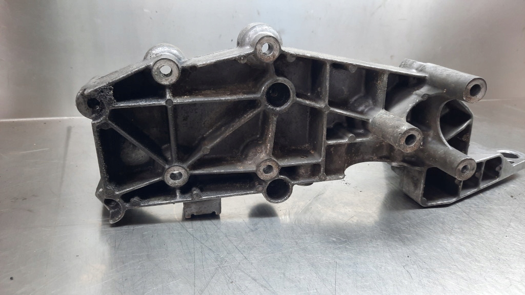 фото №6, Кронштейн генератора 9186136 volvo s60 v70 xc70