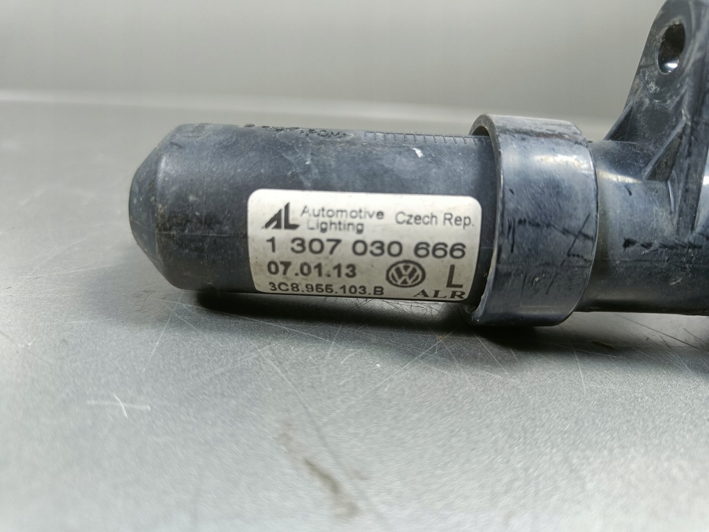 Купити Омивач лампи лівий vw cc кронштейн лівий насадка фара ліва 3c8955103b